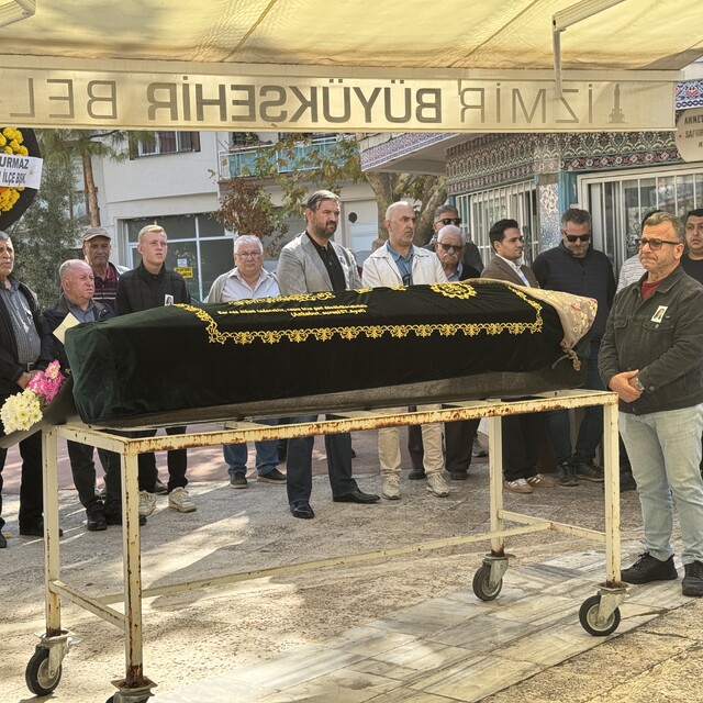 İzmir'de nişanlısı tarafından öldürülen kadının cenazesi toprağa verildi