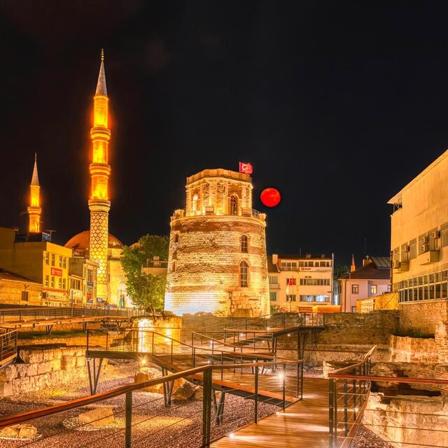 Bakan Ersoy, Edirne'nin tarihe açılan kulesini inceledi
4 ayda 18 bin ziyar...