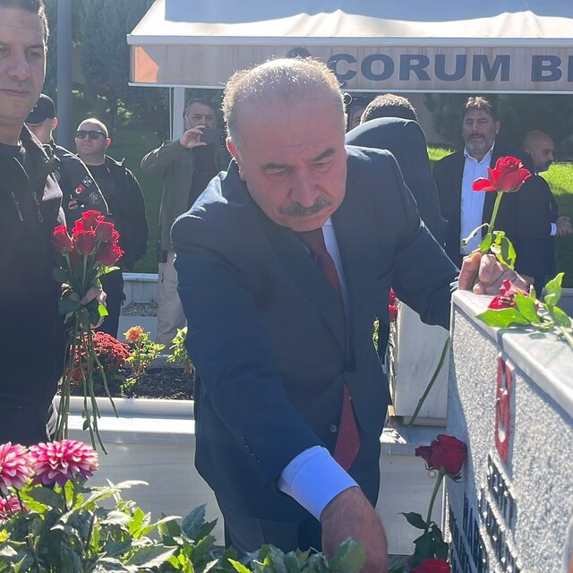 Çorum'da şehitler kabirleri başında dualarla anıldı