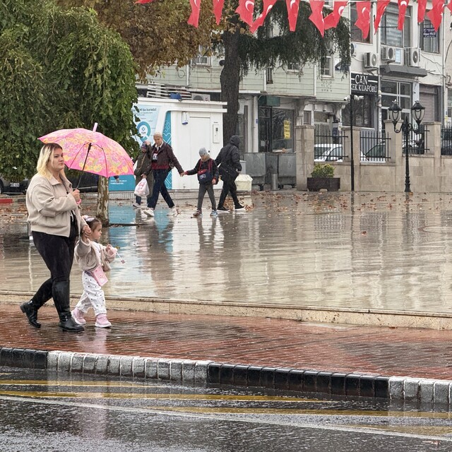 Tekirdağ'da sağanak etkili oldu