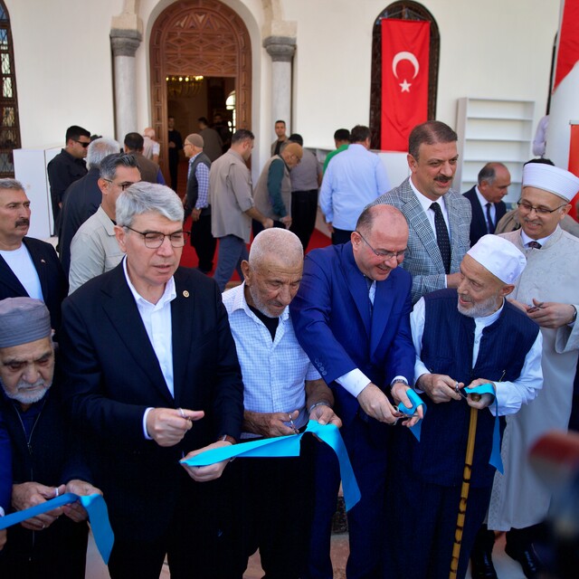 Osmaniye'de depremlerde aldığı hasarın ardından restore edilen cami ibadete...