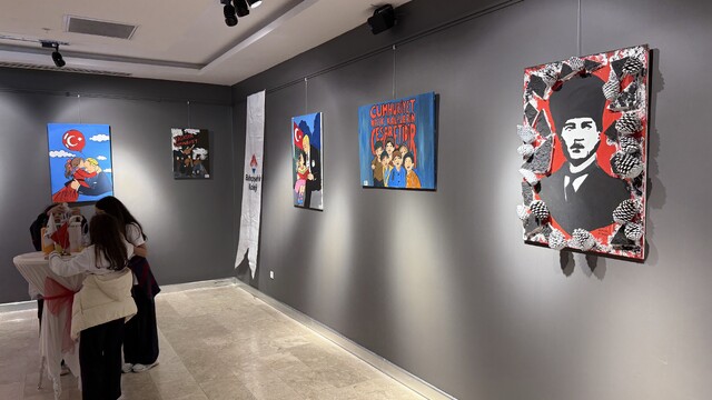 Tekirdağ'da öğrencilerden "Cumhuriyetin Işığında Sanat" sergisi