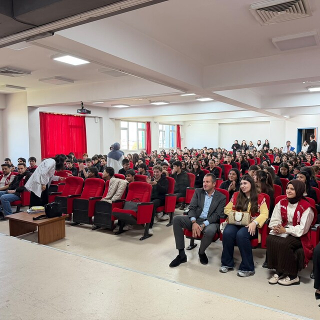 Düzce'de lise öğrencilerine Kızılay ve ilk yardım eğitimi verildi