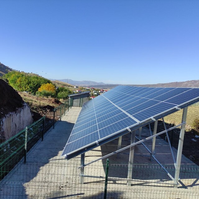 Karlıova'da Kıraçtepe köyünde güneş enerji sistemi kuruldu