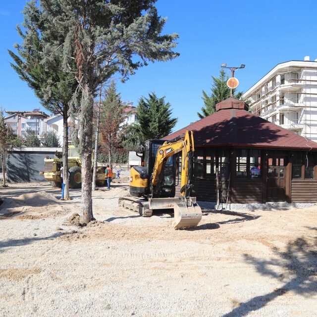 Kavak Belediyesi park ve çevre düzenleme çalışmalarını sürdürüyor