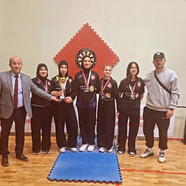 Okul sporları dart genç kız müsabakaları tamamlandı
Şampiyon Sivrihisar Eği...