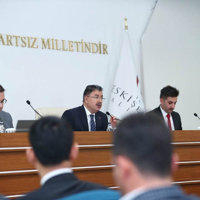 İl Koordinasyon Kurulu Toplantısı'nda Eskişehir'in kamu yatırımları ele alı...