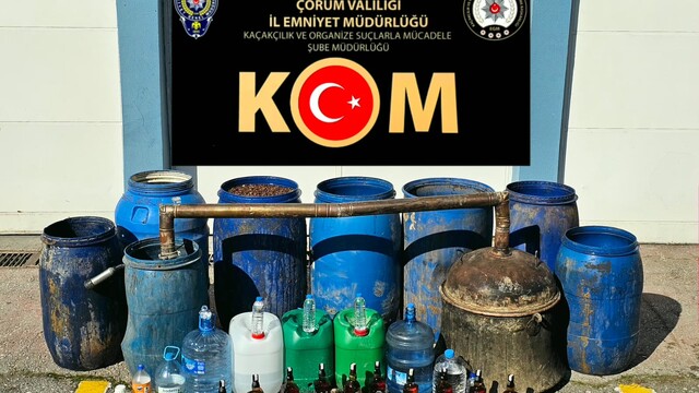 Çorum'da kaçak içki üreten 2 şüpheli yakalandı