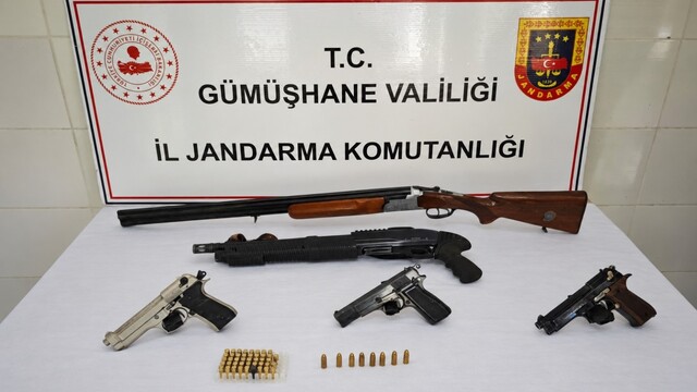 Gümüşhane'de kaçak silah ve içki operasyonu