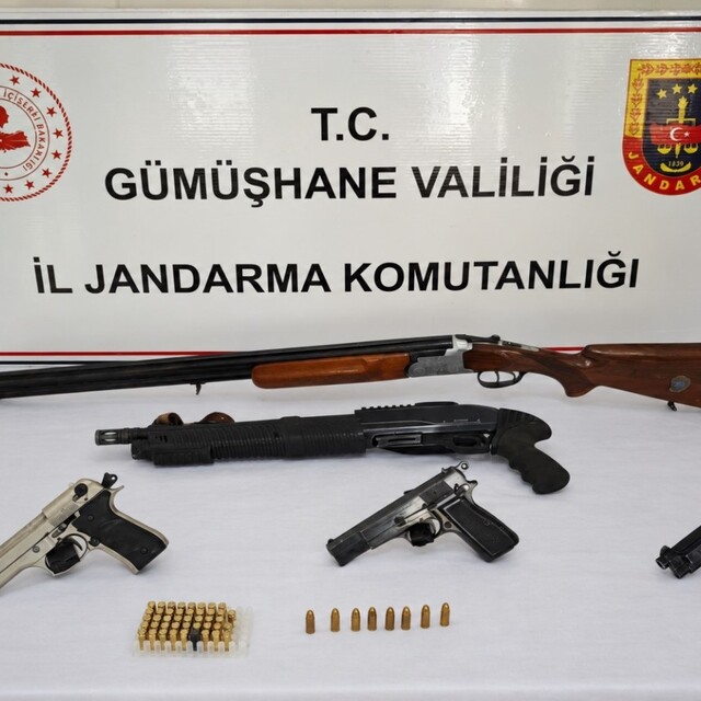 Gümüşhane'de kaçak silah ve içki operasyonu