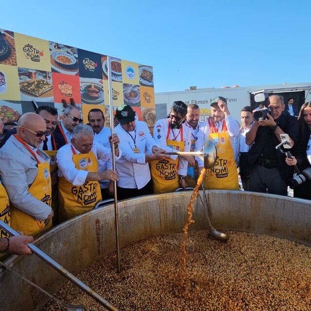 Kayseri Gastronomi Günleri'nde 1 ton börek aşı dağıtıldı
Kayseri Lokantacıl...