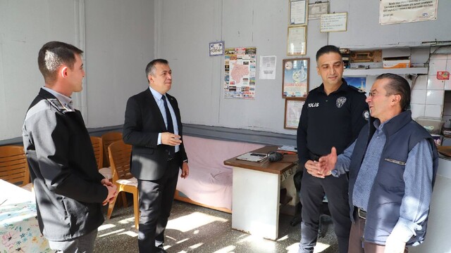 Demirci Kaymakamı Bayram'dan esnafa cuma ziyareti