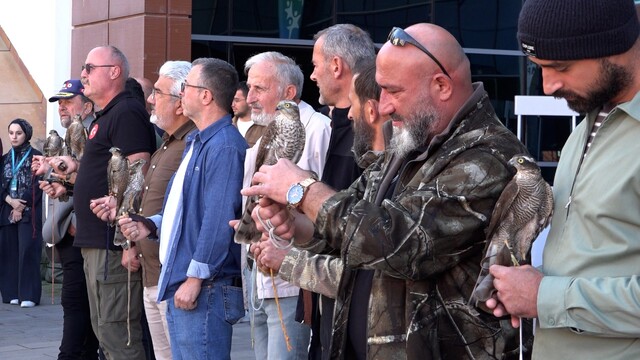 Rize'ye gelen öğrenciler 'atmaca kültürü' ile tanıştı
Recep Tayyip Erdoğan Üniversitesi'nde Atmaca Şenliği düzenlendi