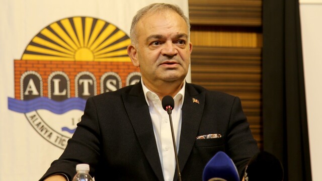 Alanya keçiboynuzu için yol haritası oluşturulacak
ALTSO Başkanı Tuna: "Üreticilerimizin emeğini daha kazançlı hale getirmek istiyoruz"
BAKA İktisadi Sektörler Birim Başkanı Hasan Yüksek:
"Keçiboynuzunun potansiyeli tarımsal üretimle sınırlı değil"