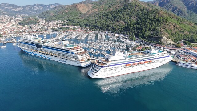 Marmaris Limanı'na iki kruvaziyer geldi