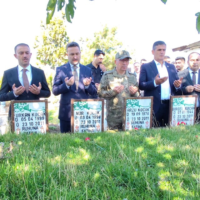 Van depreminde yaşamını yitirenler anıldı