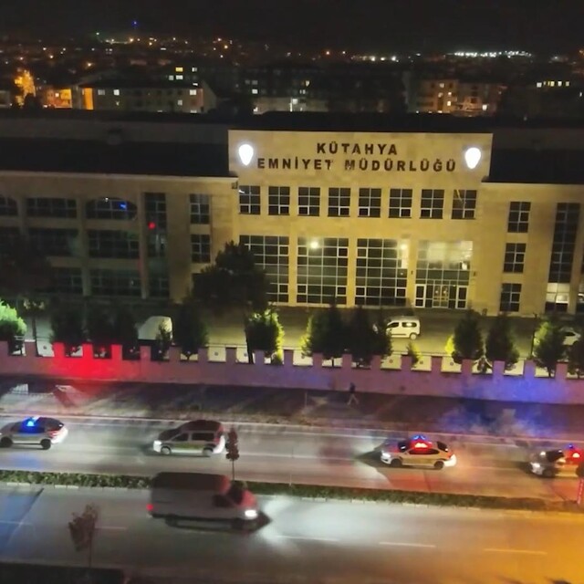 Hesaplarında 14,9 milyar lira işlem hacmi olan yasa dışı bahis şüphelilerin...