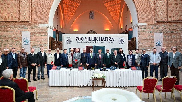 Bursa'nın 700 yıllık hafızası kitaplaştırıldı
Bursa'nın tarihine ışık tutacak dev eser