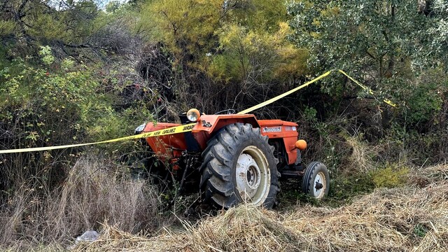 Uşak'ta traktör tarlaya devrildi: 1 ölü
