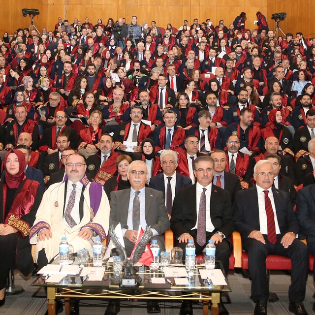 Atatürk Üniversitesinde 2026-2027 akademik yılı açılış töreni düzenlendi