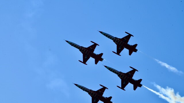 Türk Yıldızları'dan Fethiye semalarında nefes kesen prova