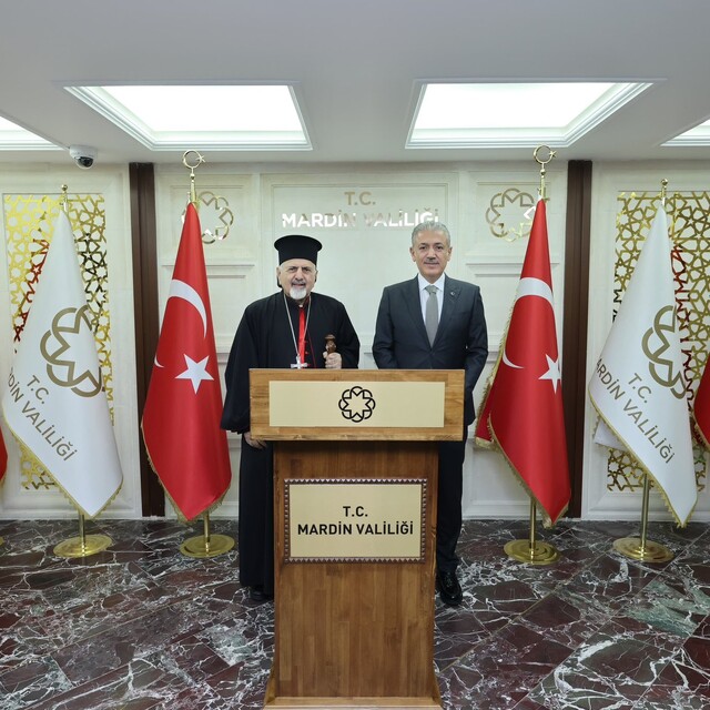 Süryani Katolik Patriği Mor İğnatious Younan, Mardin Valiliğini ziyaret ett...