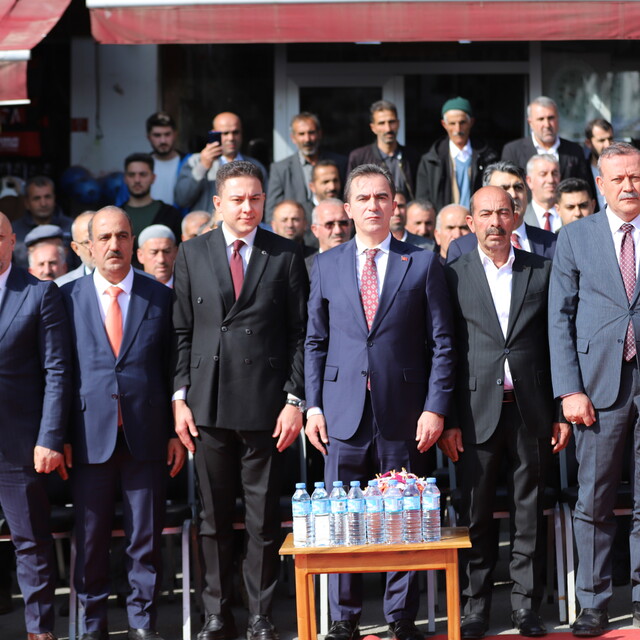 Bitlis'te "Hizan Karakovan Balı Hasadı Festivali" düzenlendi