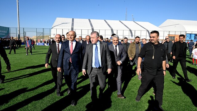 Bakan Bak'tan Melekbaba Spor Tesisi'ne tam not