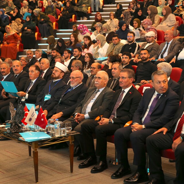 Erzurum'daki uluslararası sempozyumda aile ve neslin korunması ele alınıyor
