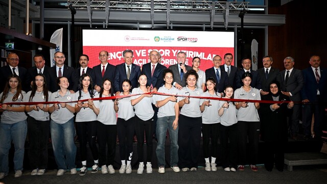 Malatya'da Şehir Kütüphanesi ile Gençlik ve Spor Tesisleri törenle açıldı