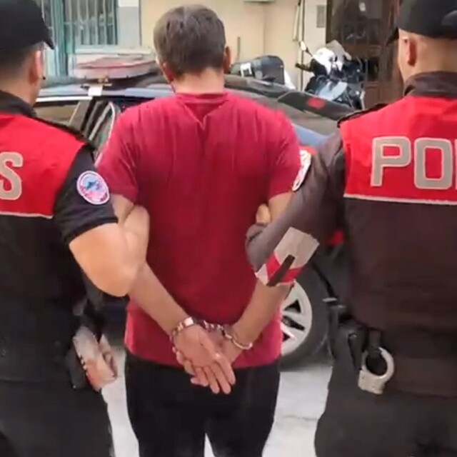 Torbacı yakalandı, deste deste para ele geçirildi