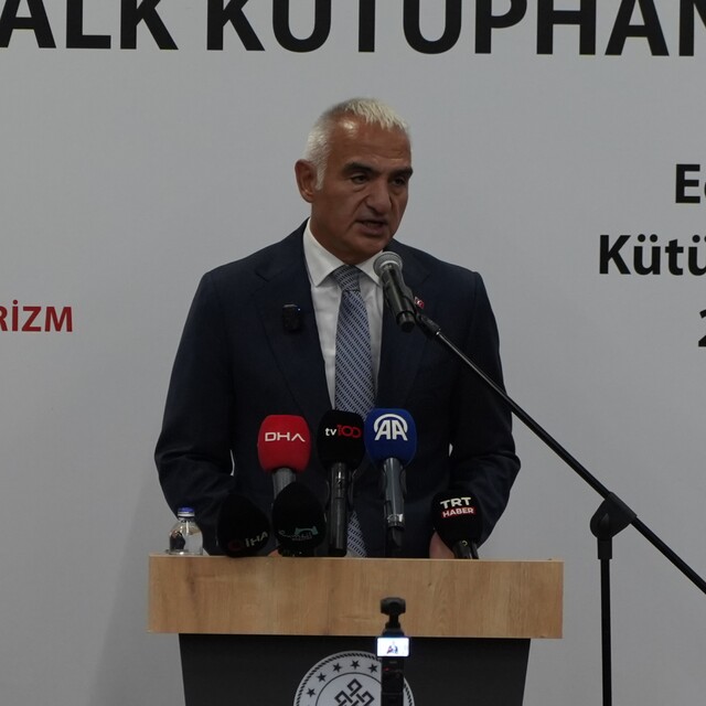 Edirne'de 160 bin kitap kapasiteli yeni İl Halk Kütüphanesi hizmete açıldı