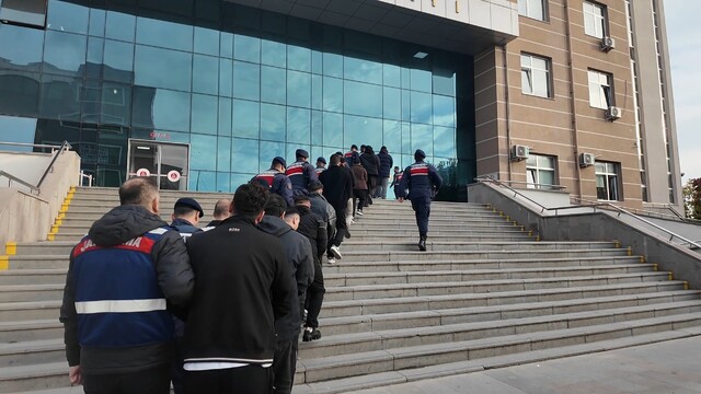 Tekirdağ merkezli 4 ilde 2,1 milyar TL'lik bahis trafiğine şafak operasyonu: 14 gözaltı