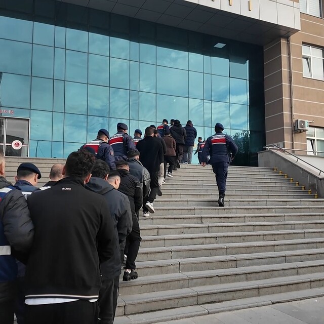 Tekirdağ merkezli 4 ilde 2,1 milyar TL'lik bahis trafiğine şafak operasyonu...