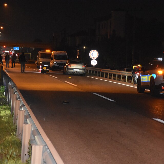 Yolun karşısına geçerken otomobilin çarptığı yaşlı kadın hayatını kaybetti