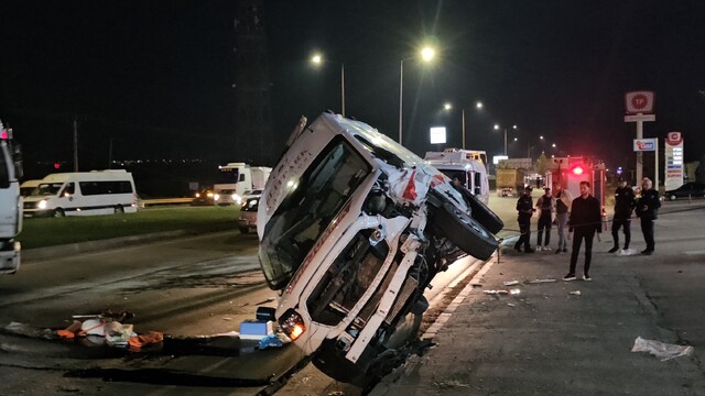 Çorum'da ambulans ile otomobil çarpıştı, 6 kişi yaralandı