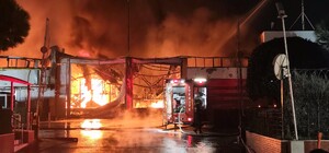 Manisa'da İnci Akü farikasında yangın