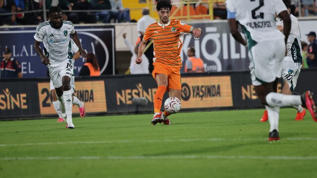 Trendyol Süper Lig: Corendon Alanyaspor: 1 - Kocaelispor: 2 (Maç sonucu)