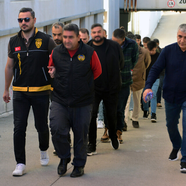 Adana merkezli 7 ilde kurgu trafik kazalarıyla sigorta şirketlerini dolandı...