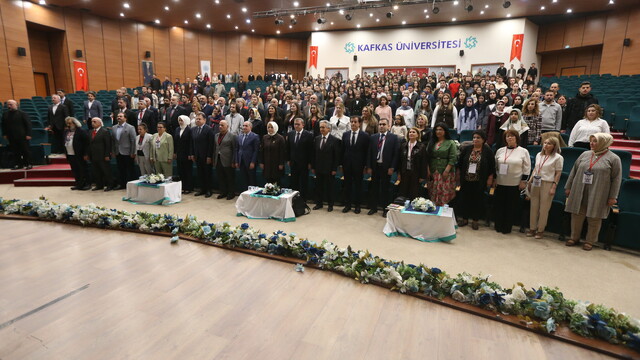 Kars'ta "13. Uluslararası Çocuk ve Gençlik Edebiyatı Sempozyumu" düzenlendi