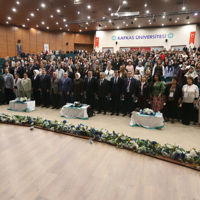 Kars'ta "13. Uluslararası Çocuk ve Gençlik Edebiyatı Sempozyumu" düzenlendi