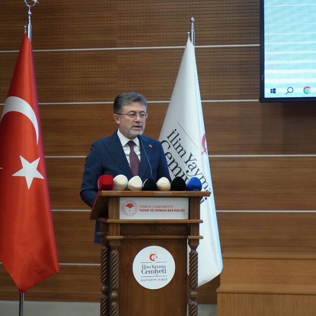 Bakan Yumaklı: "Gençlerimizin milli, manevi değerlerle en donanımlı bir şek...
