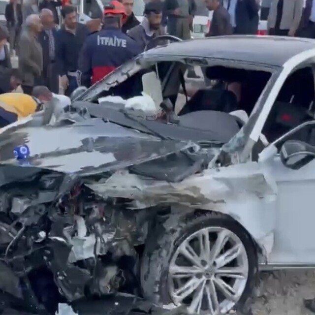 Yüksekova'da iki ayrı trafik kazası: 10 yaralı