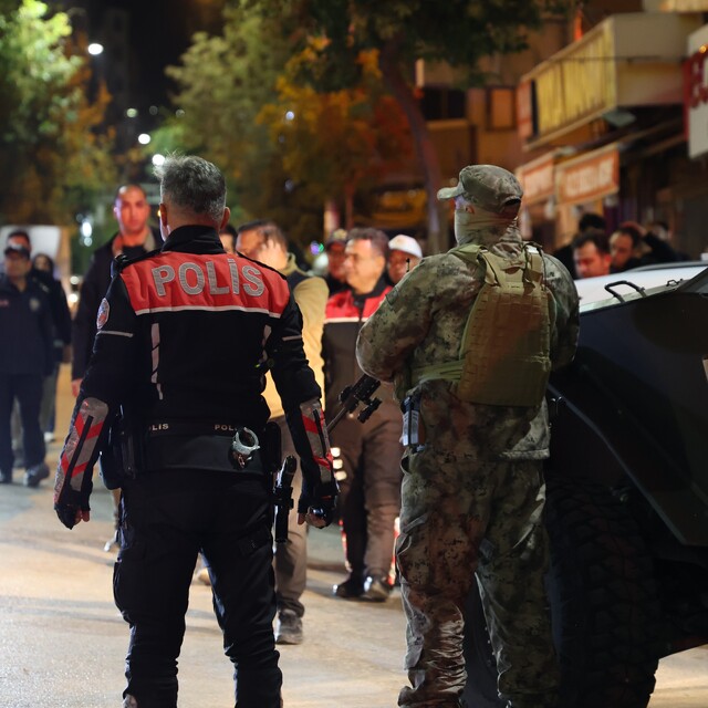 Elazığ'da dev asayiş uygulaması: Eğlence mekanları, cadde ve sokaklar tek t...