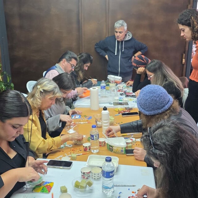 Bandırma'da cam mozaik ve vitray atölye çalışması düzenlendi