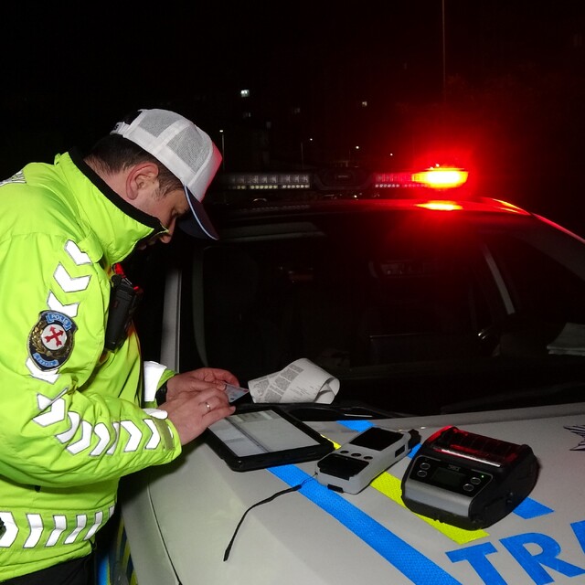Polisin "Dur" ihtarına uymadı, kaçarken bir motorsiklete çarptı, yakalandığ...