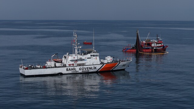Sahil Güvenlik'ten balıkçılara palamut denetimi
Karadeniz'de palamut avı yoğunluğu arttı, Sahil Güvenlik denetimleri sıklaştırdı