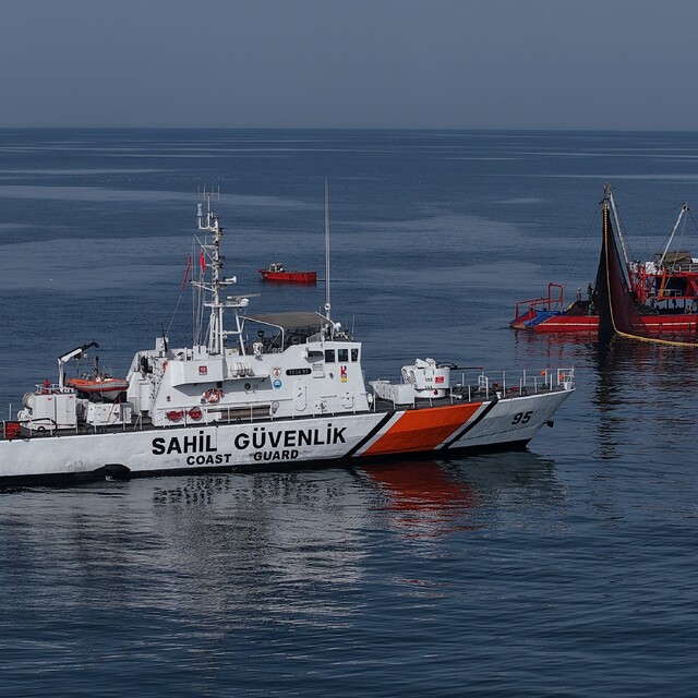 Sahil Güvenlik'ten balıkçılara palamut denetimi
Karadeniz'de palamut avı yo...