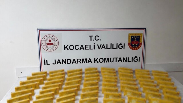 Kocaeli'de 920 bin liralık 2 bin 830 paket kaçak ürün yakalandı