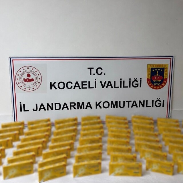 Kocaeli'de 920 bin liralık 2 bin 830 paket kaçak ürün yakalandı